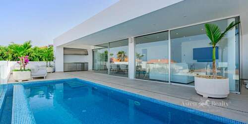 Luxury 4 Bedroom Villa - Callao Salvaje