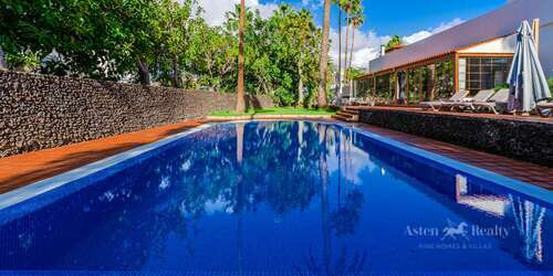 Seafront 6 Bedroom Villa