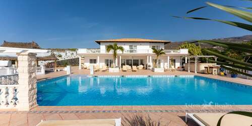Villa mit 11 Schlafzimmern - Armeñime