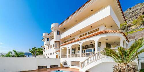 8 Bedroom Villa - Santa Cruz