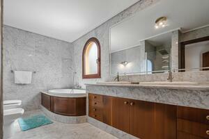 5 Bedroom Villa - El Madroñal (30)