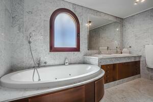 5 Bedroom Villa - El Madroñal (40)