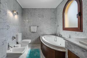 5 Bedroom Villa - El Madroñal (43)