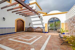 5 Bedroom Villa - El Madroñal (87)