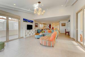 Seafront 4 Bedroom Villa - Bahía del Duque (16)