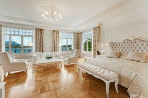 Seafront 7 Bedroom Villa - International (21)