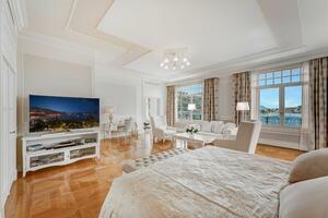 Seafront 7 Bedroom Villa - International (22)