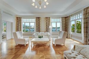 Seafront 7 Bedroom Villa - International (23)