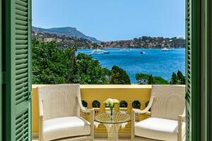 Seafront 7 Bedroom Villa - International (42)