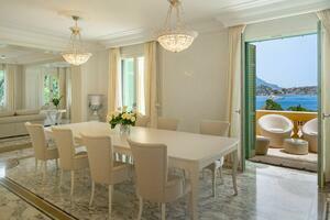 Seafront 7 Bedroom Villa - International (34)