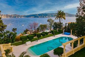 Seafront 7 Bedroom Villa - International (12)