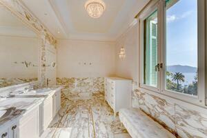 Seafront 7 Bedroom Villa - International (26)