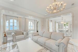 Seafront 7 Bedroom Villa - International (39)