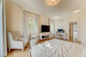 Seafront 7 Bedroom Villa - International (48)