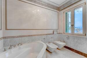 Seafront 7 Bedroom Villa - International (50)