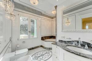 Seafront 7 Bedroom Villa - International (51)