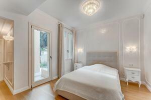 Seafront 7 Bedroom Villa - International (58)