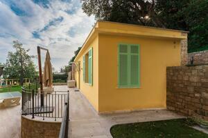 Seafront 7 Bedroom Villa - International (73)