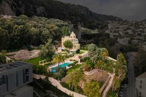 Seafront 7 Bedroom Villa - International (80)