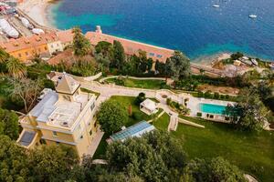 Seafront 7 Bedroom Villa - International (85)