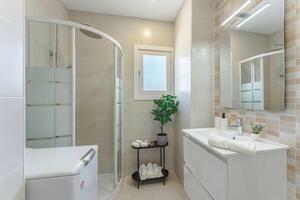 Seafront 1 Bedroom Apartment - Los Cristianos - Costamar — photo 15 of 25