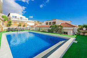 6 Bedroom Villa - San Eugenio Alto (0)