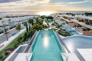 Seafront Luxury 4 Bedroom Townhouse - Marbella — photo 3 of 21