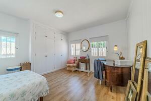 6 Bedroom Villa - La Laguna (10)