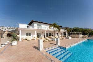 11 Bedroom Villa - Armeñime (40)