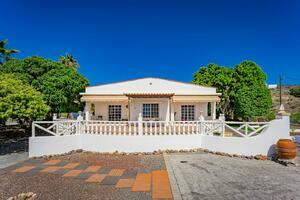 5 Bedroom House - Piedra Hincada (2)