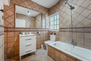 5 Bedroom House - Piedra Hincada (23)