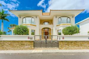 4 Bedroom Villa -  La Caleta — photo 2 of 40
