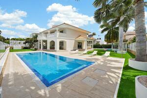 4 Bedroom Villa -  La Caleta — photo 18 of 40