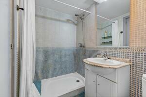 Apartament na ostatnim piętrze budynku z 2 sypialniami - Parque de la Reina — photo 19 of 25