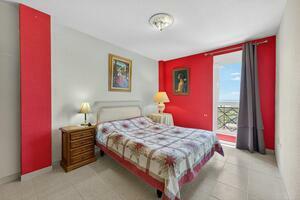 Apartament na ostatnim piętrze budynku z 2 sypialniami - Parque de la Reina — photo 20 of 25
