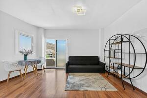 1 Bedroom Apartment - Los Cristianos - La Colina — photo 1 of 16