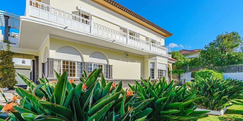 8 Bedroom Villa - Santa Cruz