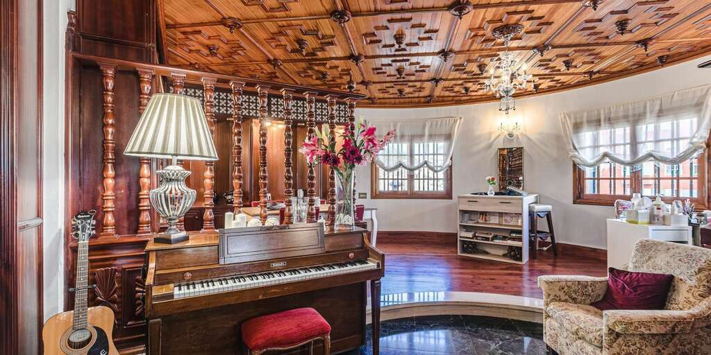 9 Bedroom Hotel - La Laguna