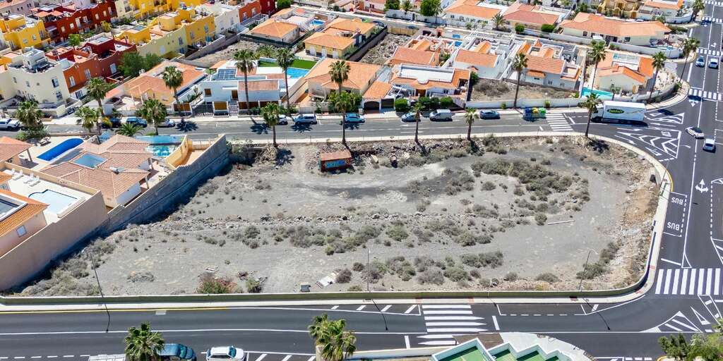 Land - Callao Salvaje