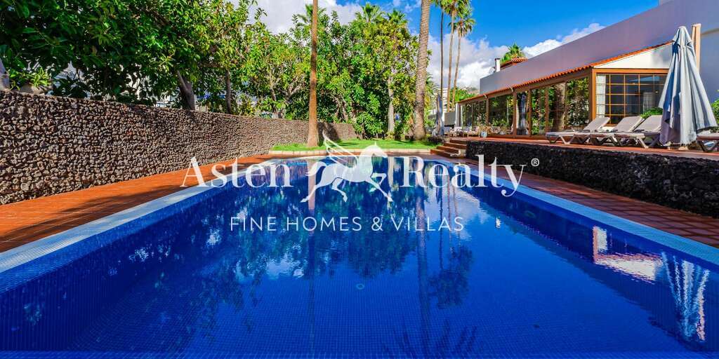 Seafront 6 Bedroom Villa - Playa de Las Américas