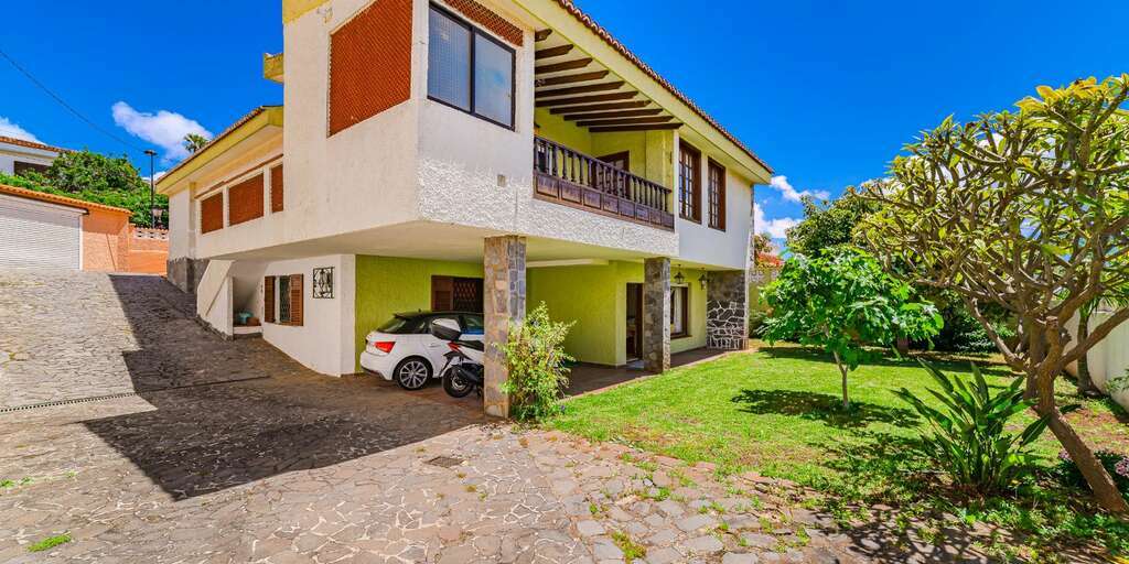 6 Bedroom Villa - La Laguna