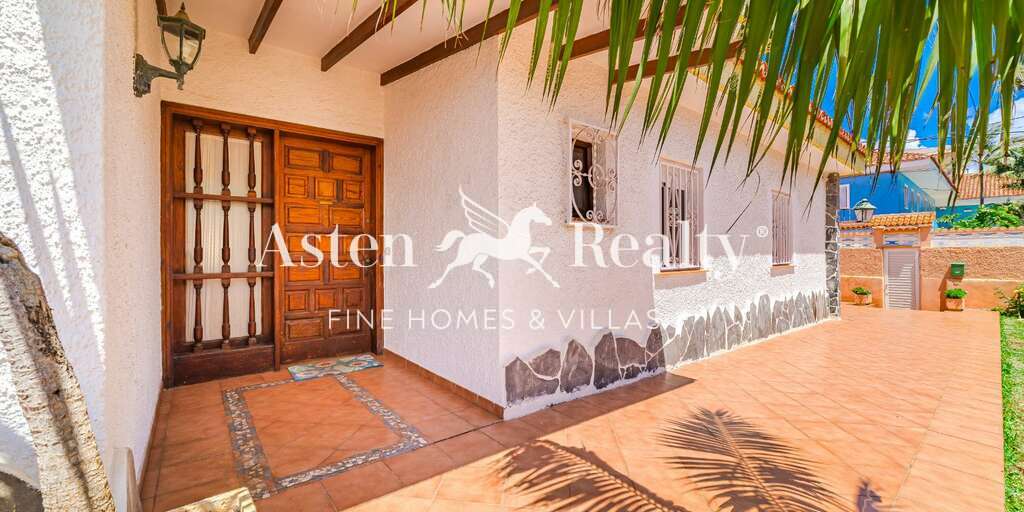 6 Bedroom Villa - La Laguna