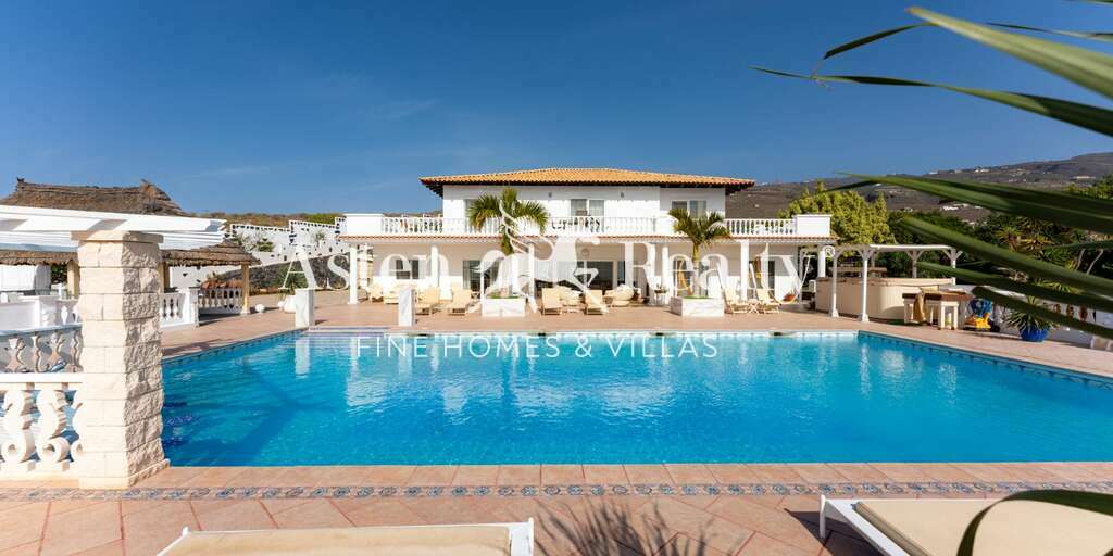 11 Bedroom Villa - Armeñime
