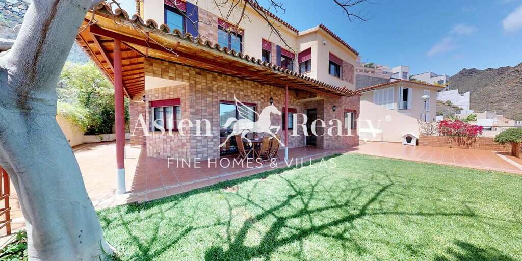 6 Bedroom Villa - Santa Cruz