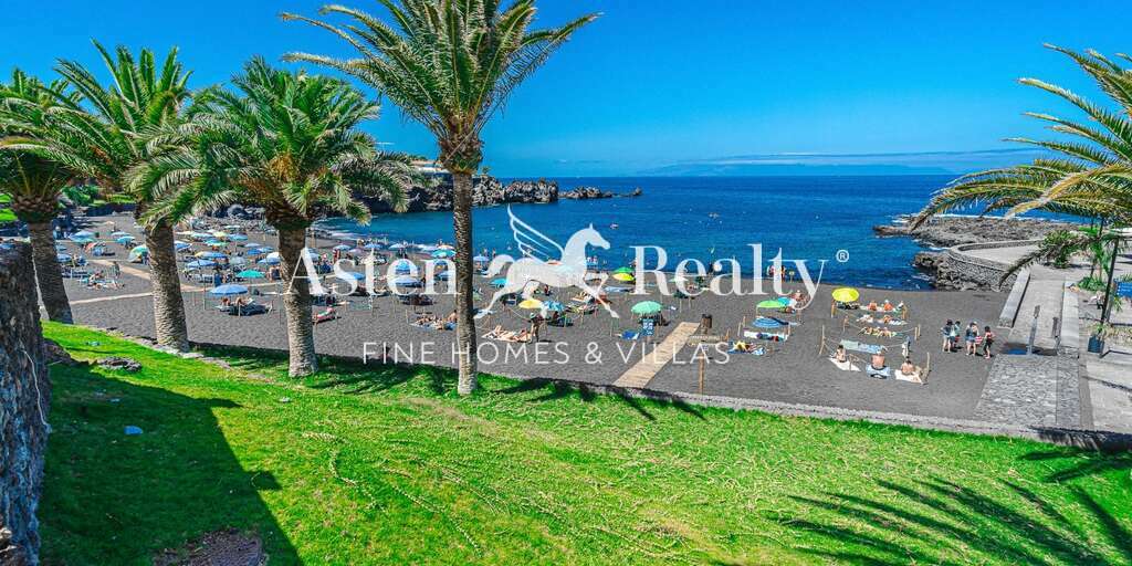 12 Bedroom Building - Puerto de Santiago